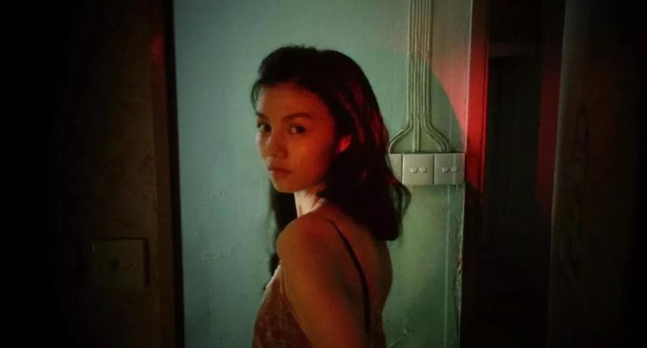 签下协议抽身难！女大学生如何一步步误入“花场”？揭秘花场*局骗**