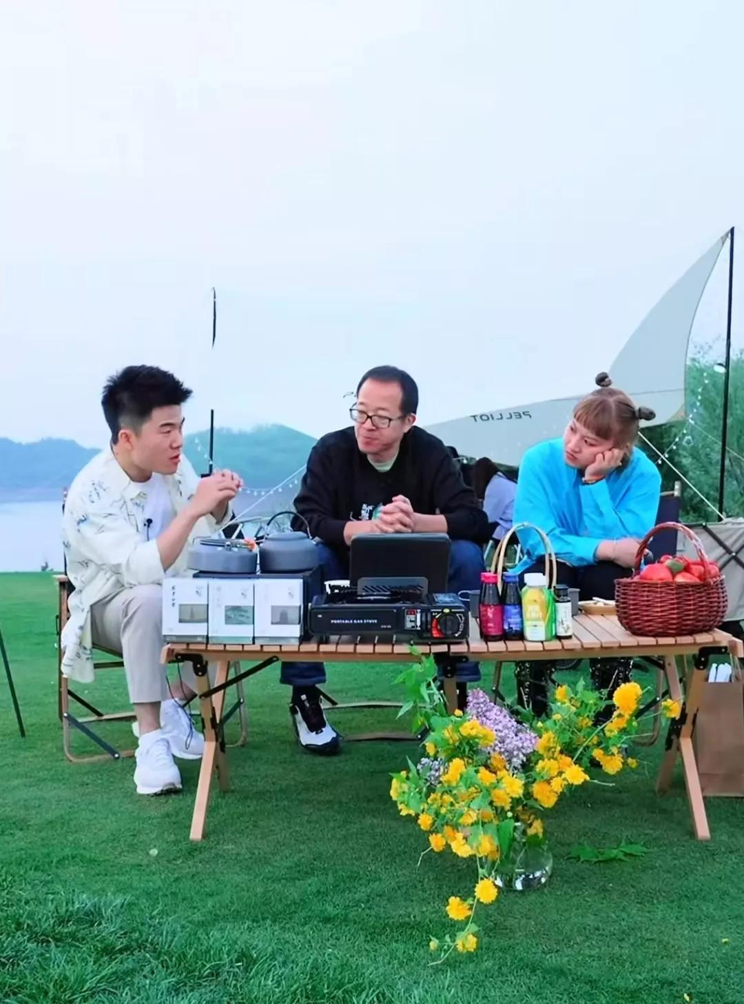 董宇辉拒绝掉千万广告费,董宇辉拒绝千万广告费热搜