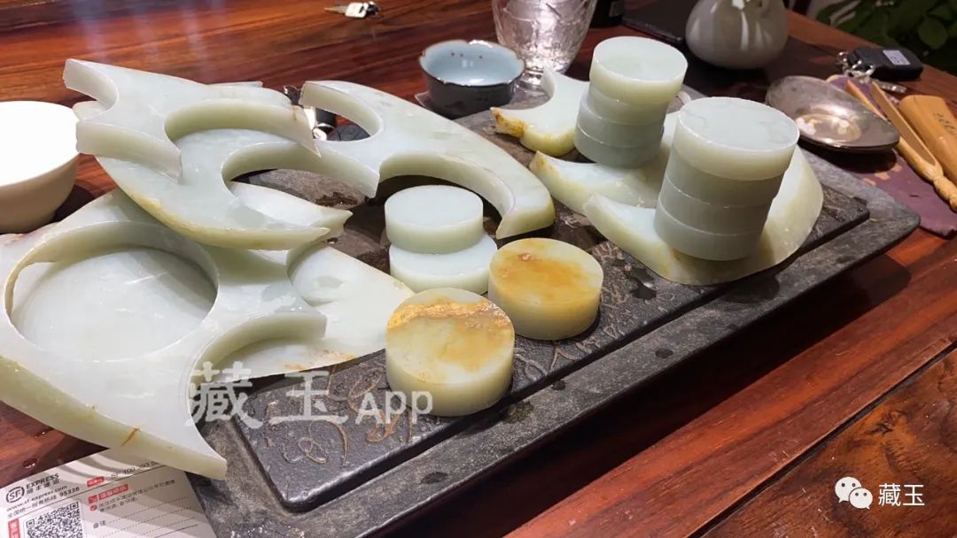 价值10万玉手镯只卖500元,1000块钱的和田玉手镯是不是真货