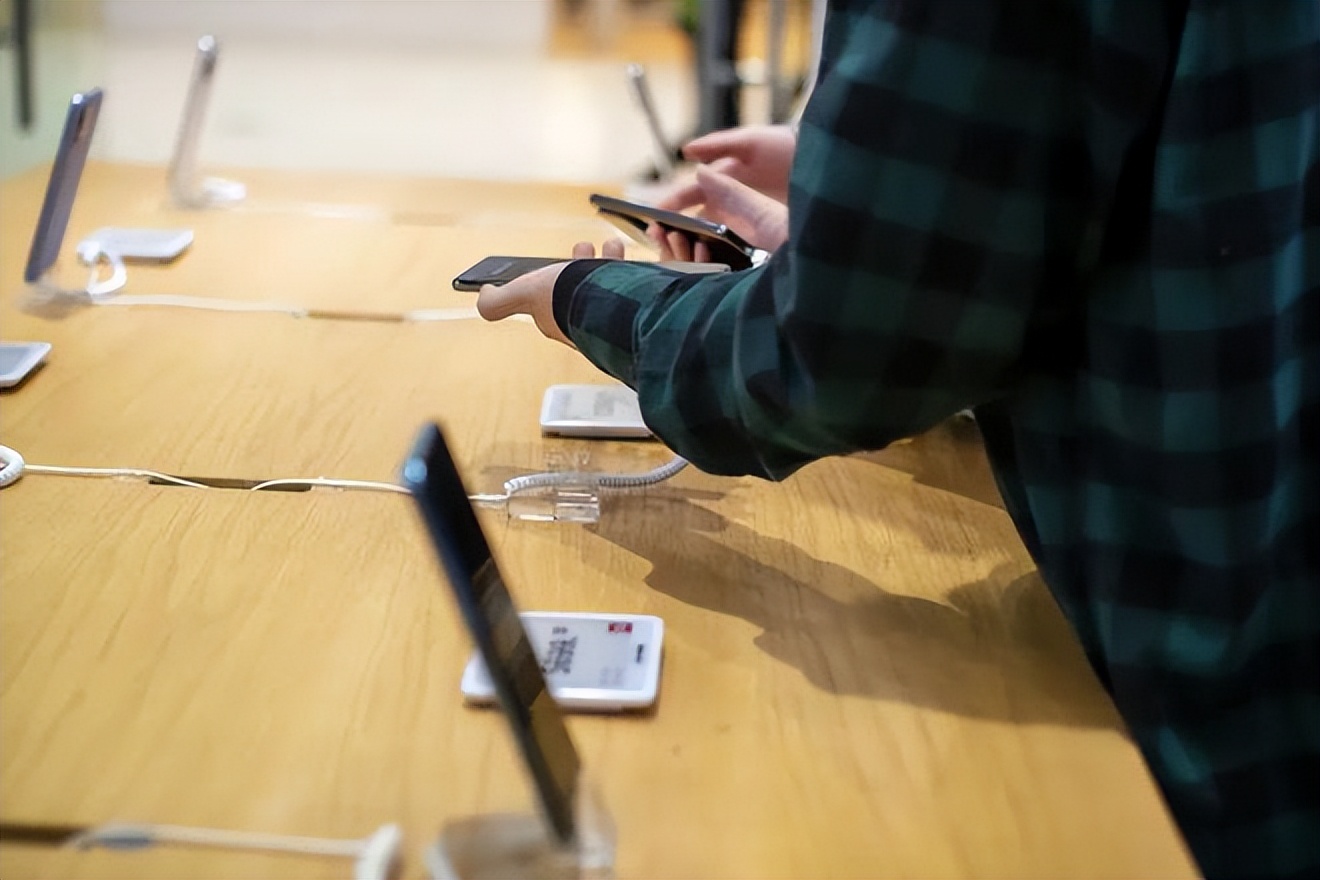 “租个手机回家过年”，我后悔了