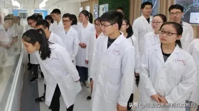 免费定向医学生有什么坑,免费医学定向生值不值得报