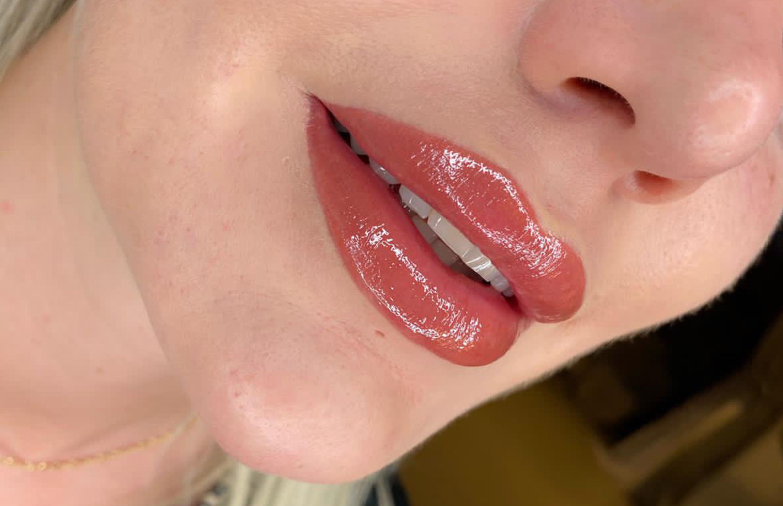 刚做了纹唇颜色太红怎么遮盖,纹唇掉痂后颜色很淡