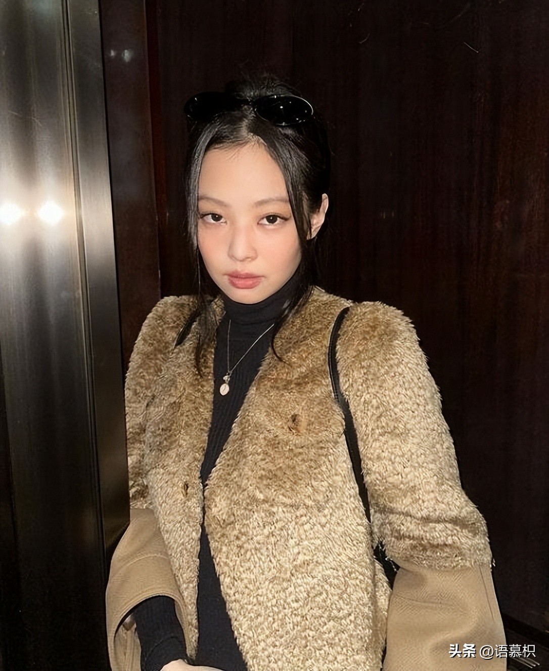 Jennie一张照片就值2千万，杨幂身家高达数十亿，IU全现金买别墅