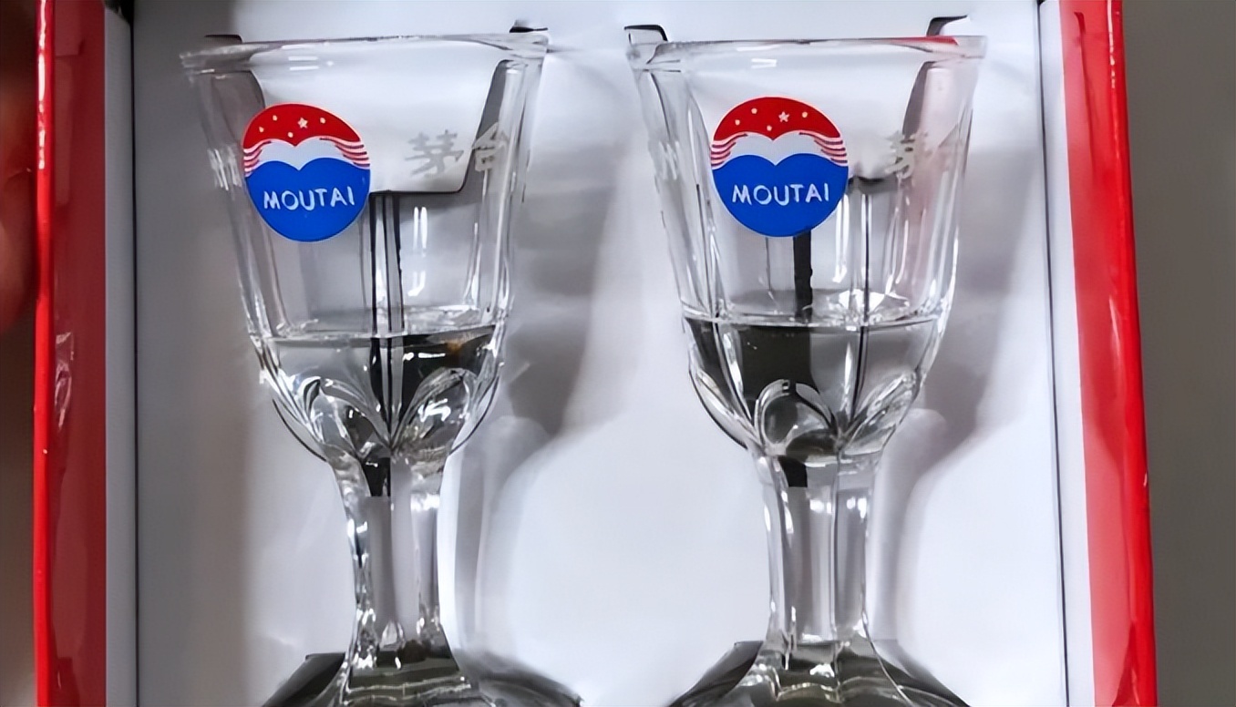 茅台送的小杯干啥用,买茅台送的小酒杯值多少钱