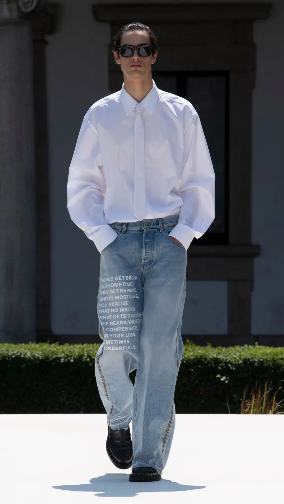 valentino2024春夏男装秀,valentino2022秋冬男装时装秀