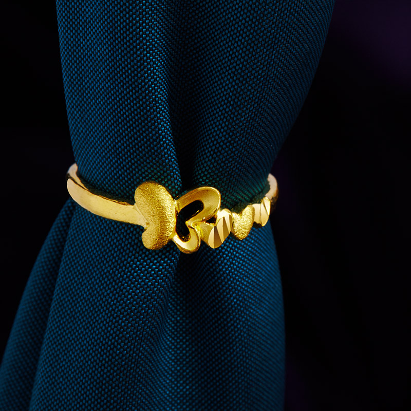 三金一般买钻戒还是买金戒指,三金的戒指是黄金还是钻石