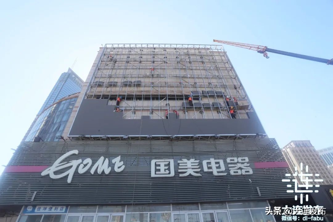 新世纪广场改造全过程,胜利广场改造前后对比