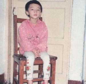 周冬雨妈妈与继父,周冬雨和父母相认