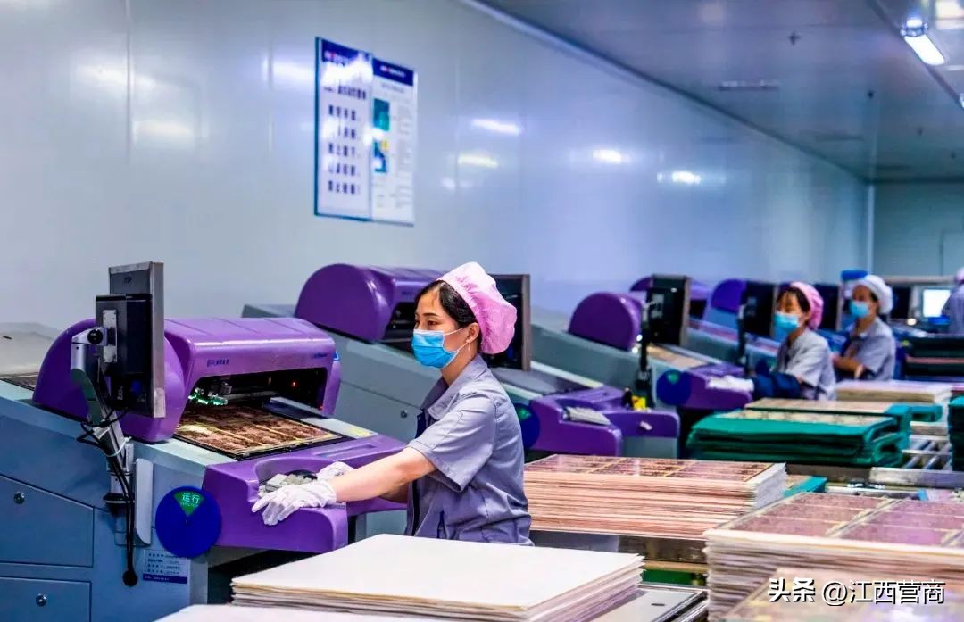 乘势而上扛旗争先,扛红旗夺荣誉争先创优