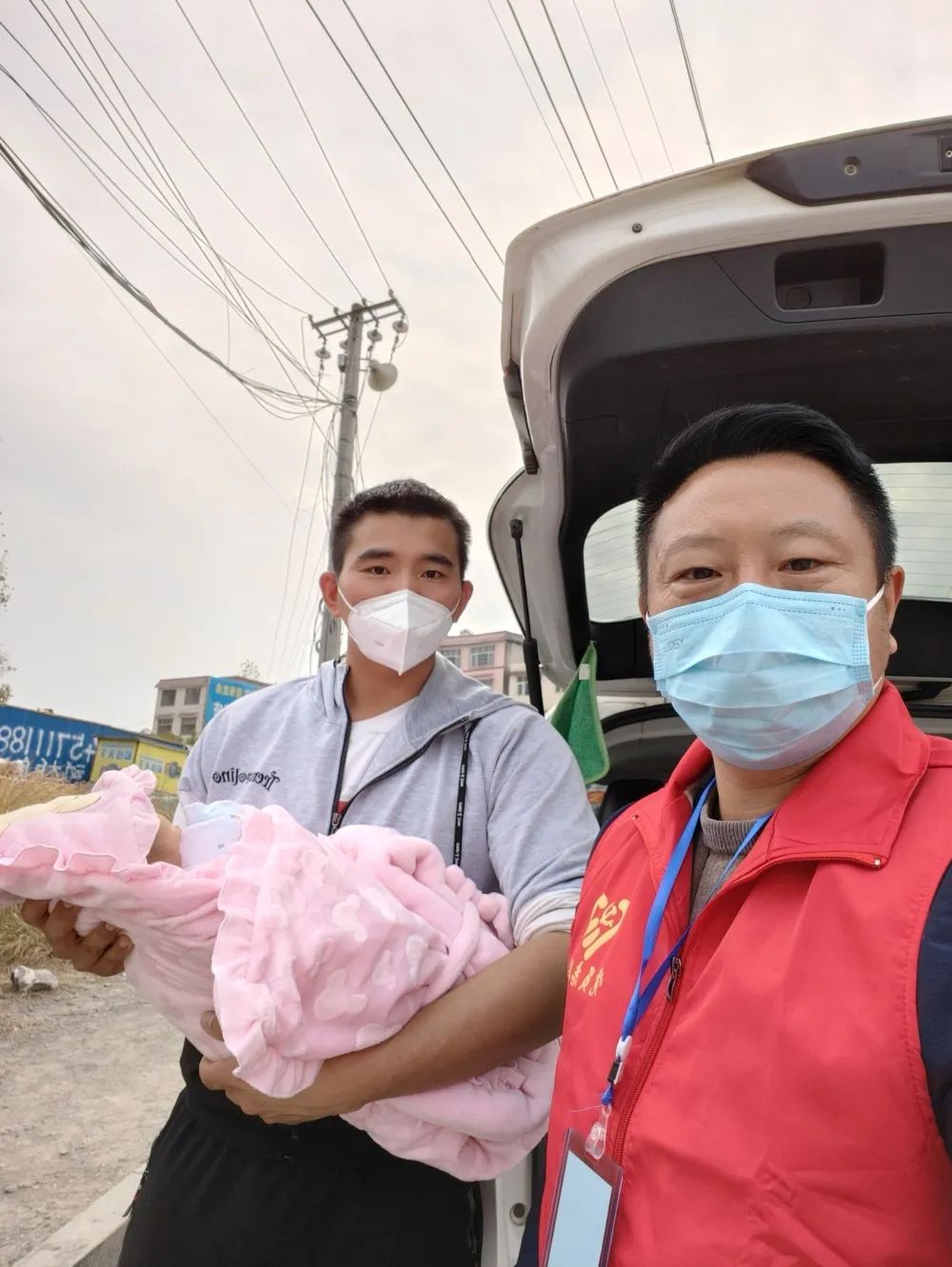 防疫第一线亮丽风景线,医护人员防疫最美背影