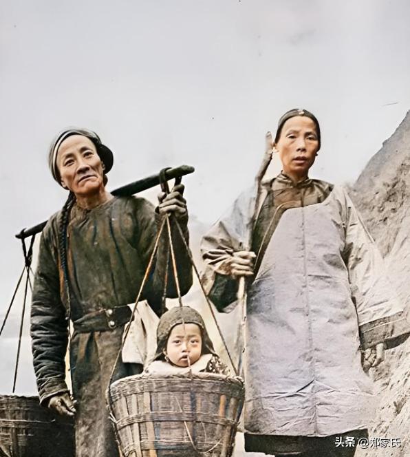 老日军女兵老照片,女子身着日本侵华军装露脸