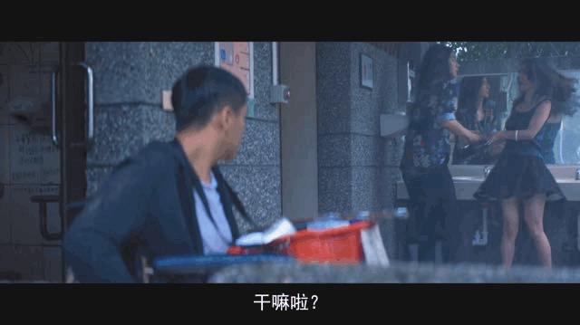 弑亲、卖肉、*拍偷**，尺度爆表，如此生猛的华语片，惊到我了