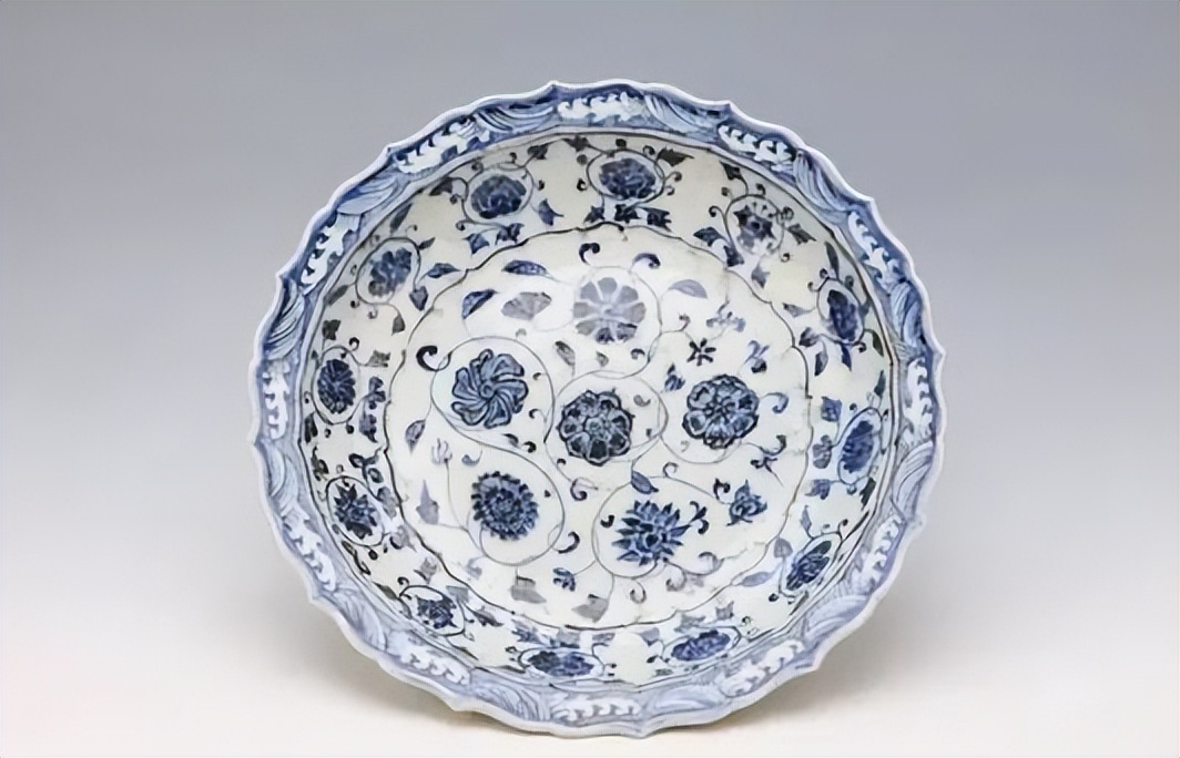 青花瓷歌词天青色等烟雨讲解,为什么天青色等烟雨说的是青花瓷