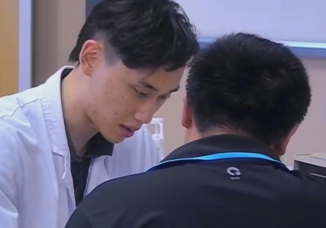 53岁父亲遭受车祸九死一生,父亲被卡车拦腰碾压救活了吗