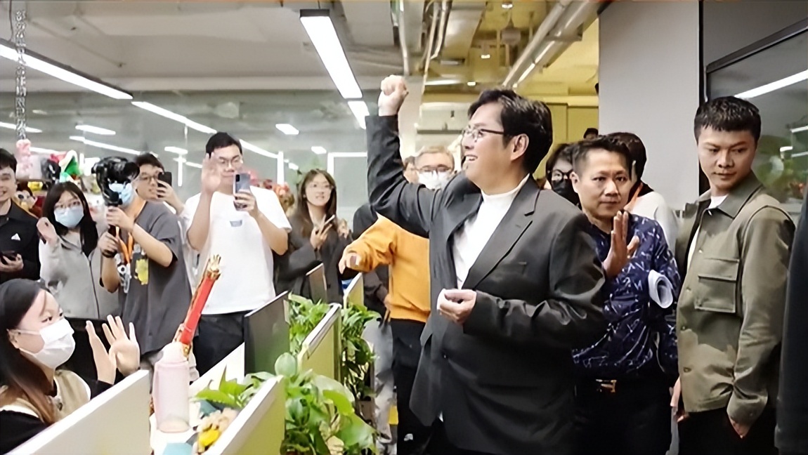 卷上天的“直播营销”赛道，竟被一款上线1000天的传奇游戏突围了