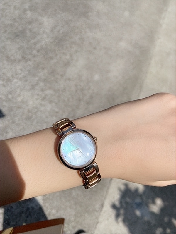 西铁城光动能男表,西铁城和西铁城光动能区别