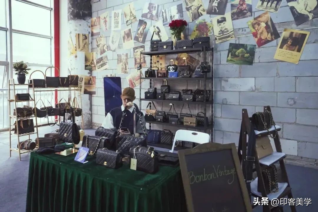 当下时尚怪现象:富婆背假包,社畜吃土买二奢