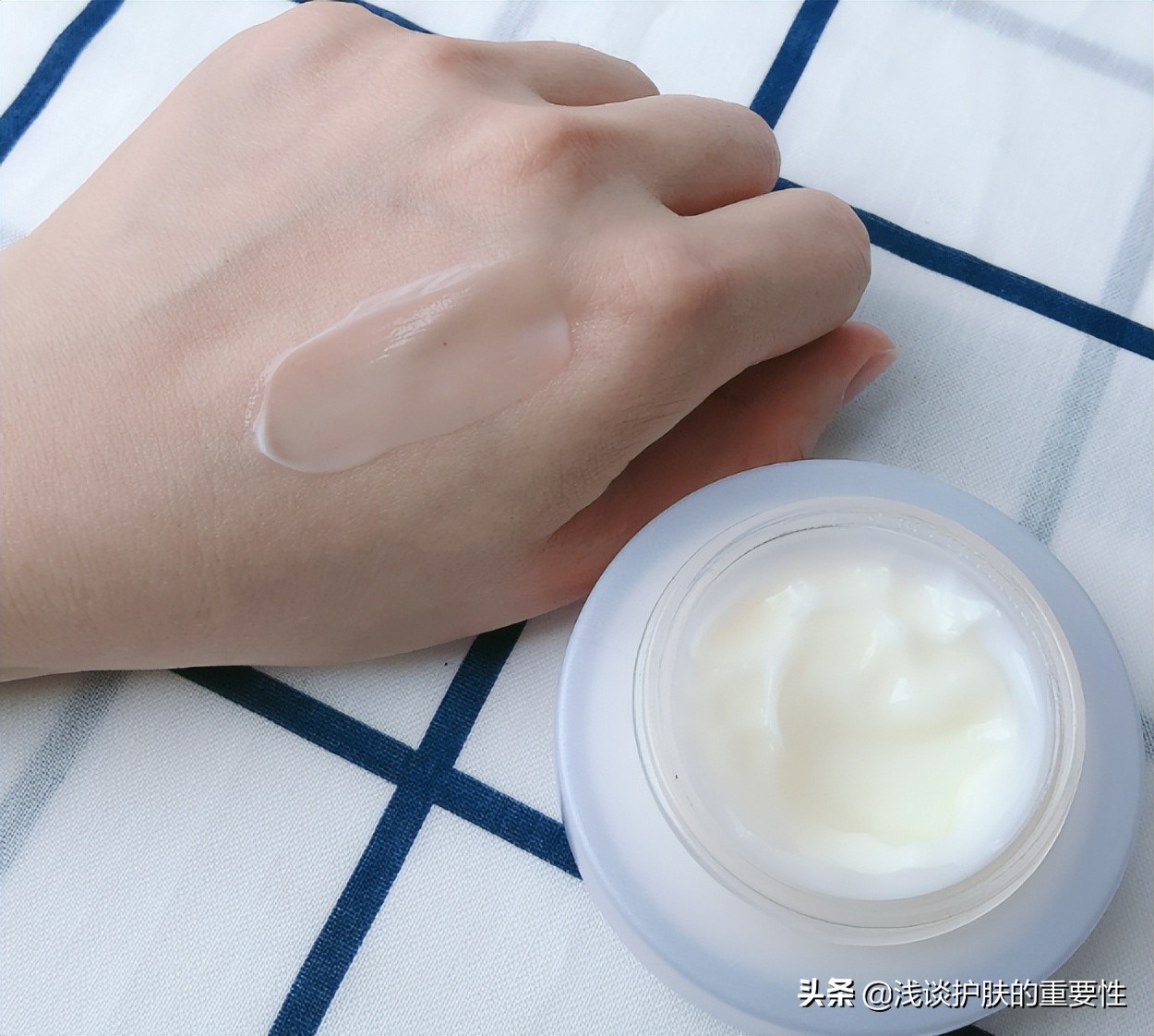 抚平细纹变年轻,延缓人衰老的护肤品