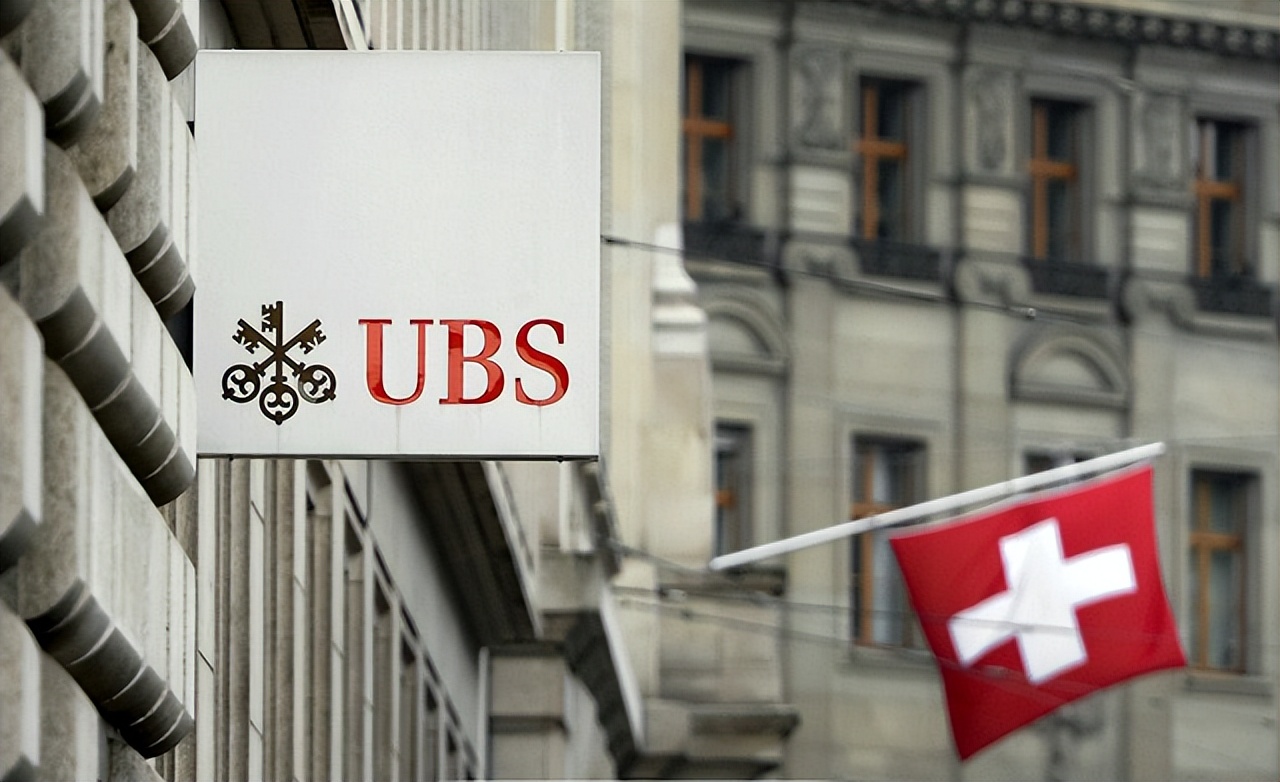 瑞士扬言制裁中国,称中国人在瑞银存了7.8万亿,网友:差点信了