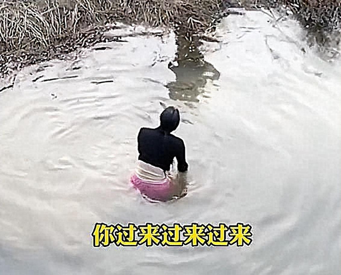 男子把老婆丢河里让其冷静,男子把妻子扔到河里后续