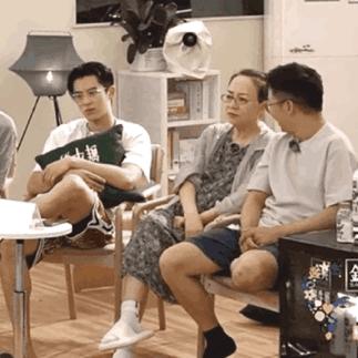 王鹤棣出席活动微博惊艳,王鹤棣一夜爆红的反应