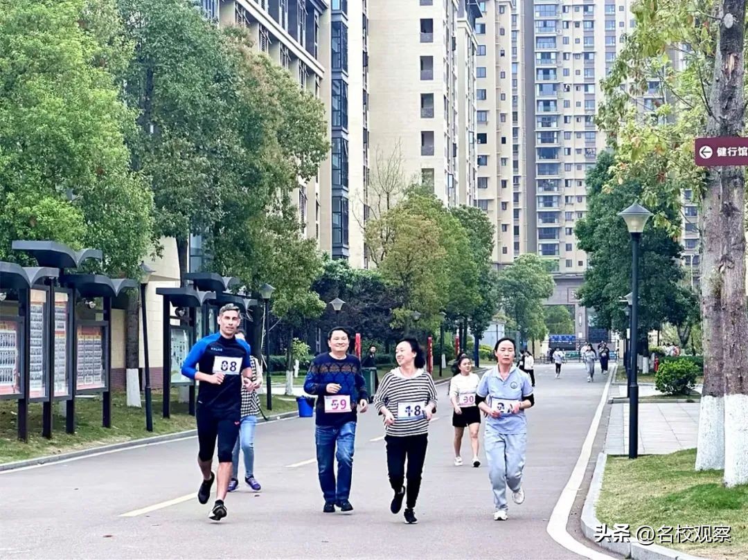 自贡衡川，200余名教职工奋勇向前，跑出一道靓丽的风景线