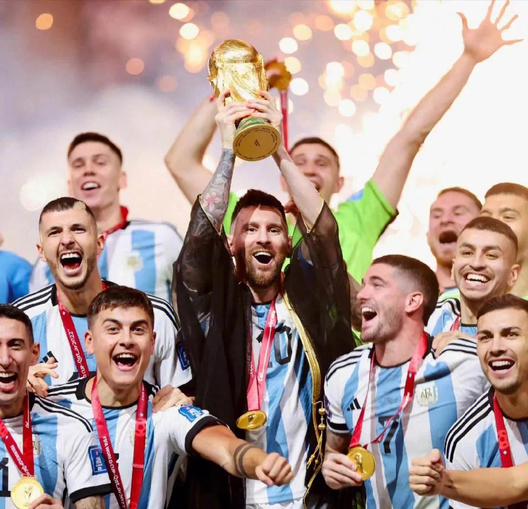 梅西庆祝苏亚雷斯生日,梅西35岁生日回顾梅西高光时刻