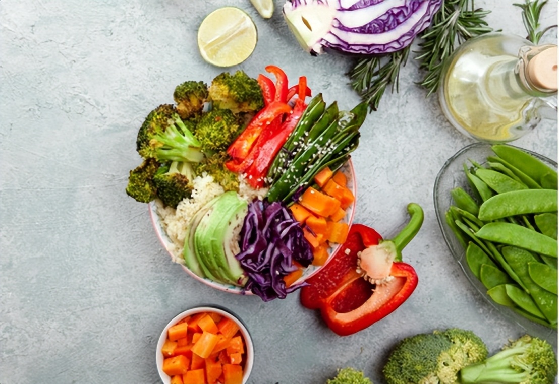 头皮上摸到一个硬疙瘩,头皮有小疙瘩摸着疼怎么回事