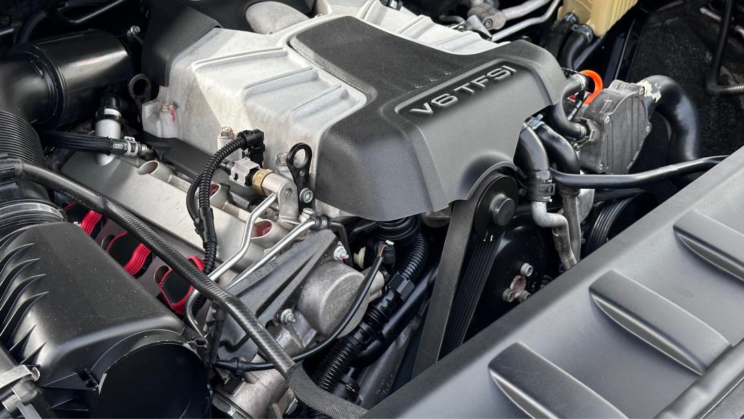 老款奥迪q74.2报废,奥迪q7新能源报废车