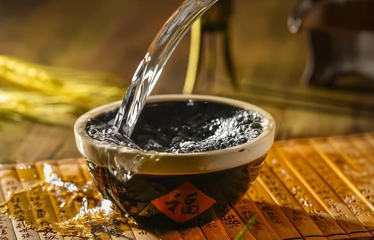 喝酒拉肚子是不是经常喝酒的原因,长期喝酒戒酒后又喝酒开始拉肚子