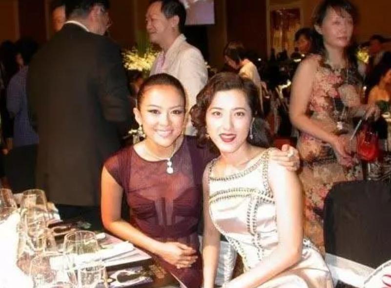 袁泉夺“百花影后”，曾黎后台当拉拉队，却映射出中戏96班的情谊