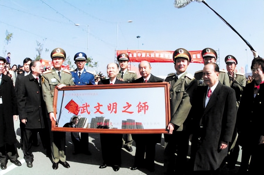 86年澳门富商马万祺建议中央：一定要在澳门驻军，中央如何回复？