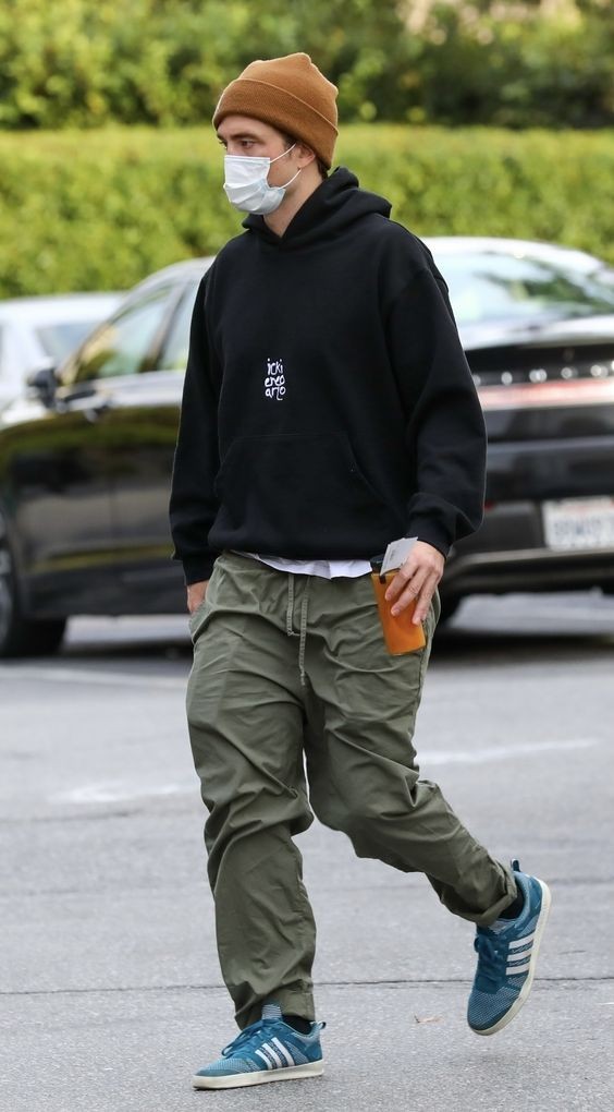 今年流行军绿色裤子吗,军绿色裤子夏天穿如何