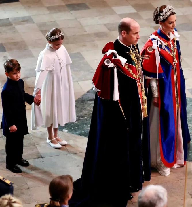 这一次的加冕礼，让“小三上位”的卡米拉，成了全世界的笑话