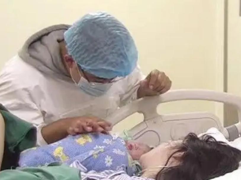 孕妈分娩用力,孕妈艰难生产