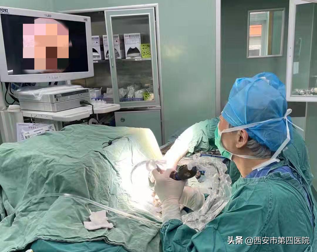 6岁男孩把橡皮擦塞耳朵里怎么办,小孩子用棉签把耳朵给弄流血了