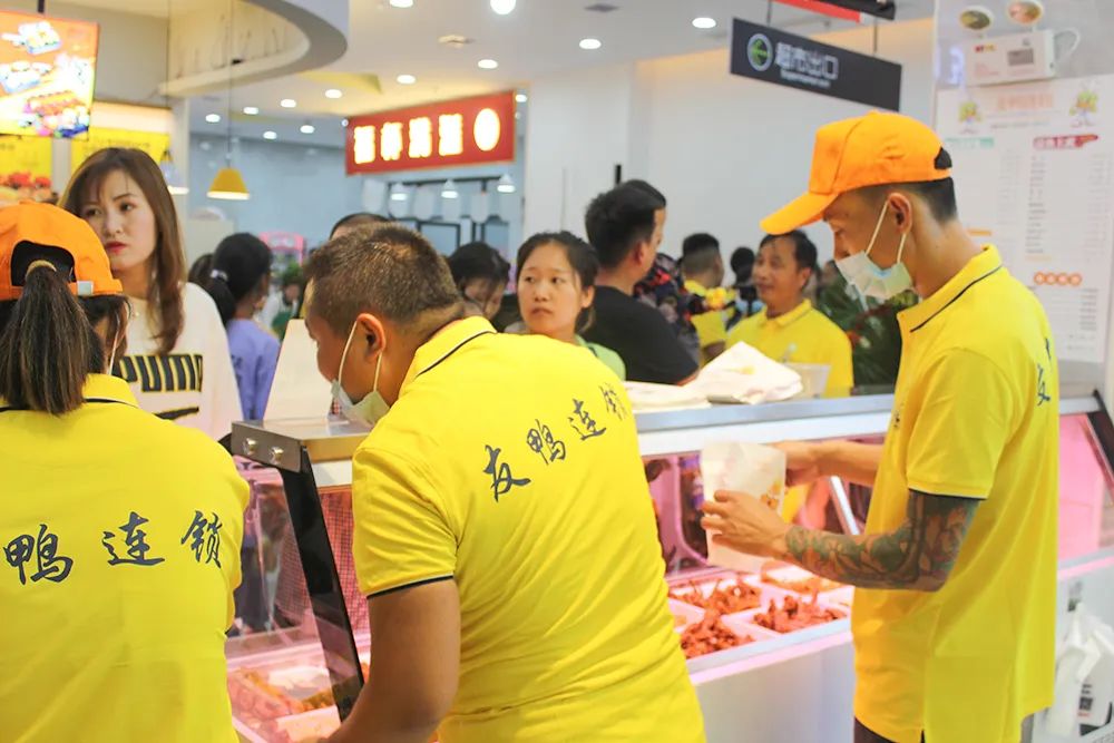 这家卤味店，不但开了1000多家连锁店，还要上市