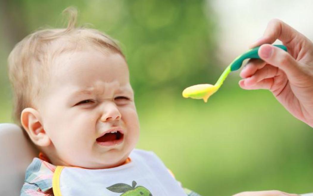 新生儿标准喝奶量拒绝过度喂养,宝宝猛长期奶量跟平时的差别
