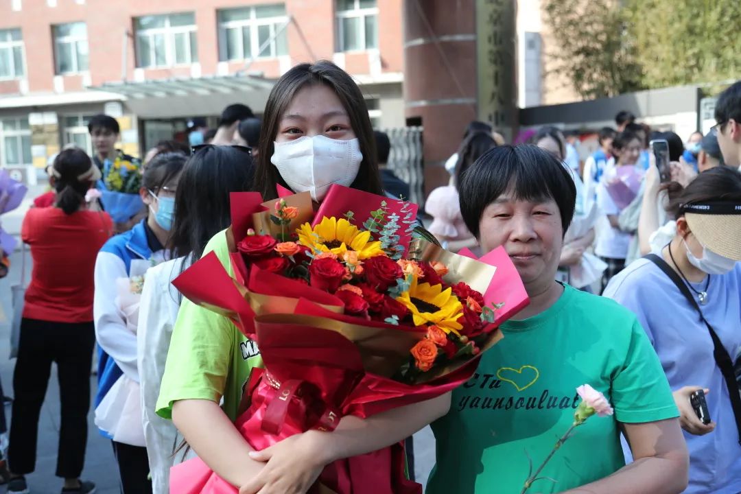 北京市第十八中学高考后“附加题”：康乃馨的归属