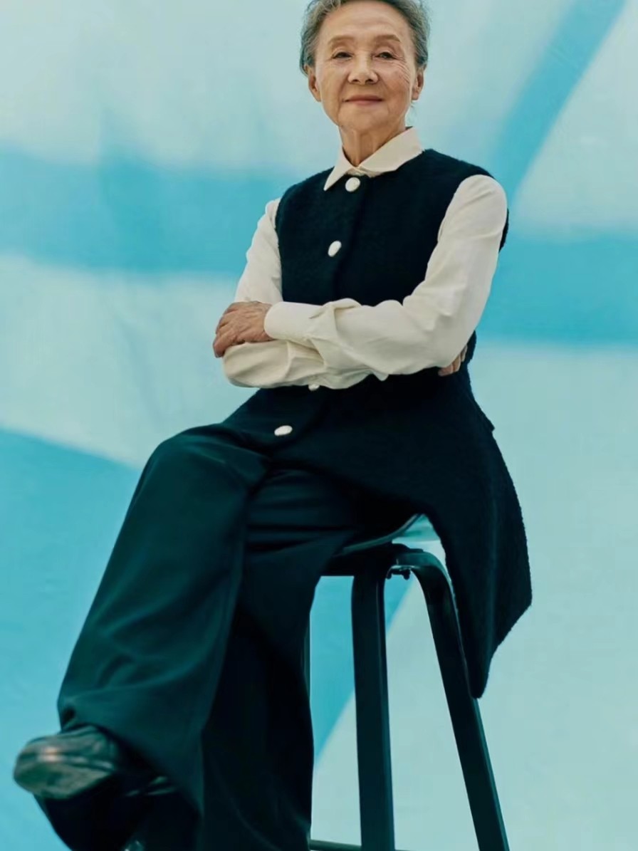 衬衫与卫衣的高级搭配,衬衣跟卫衣搭一起真的很好看