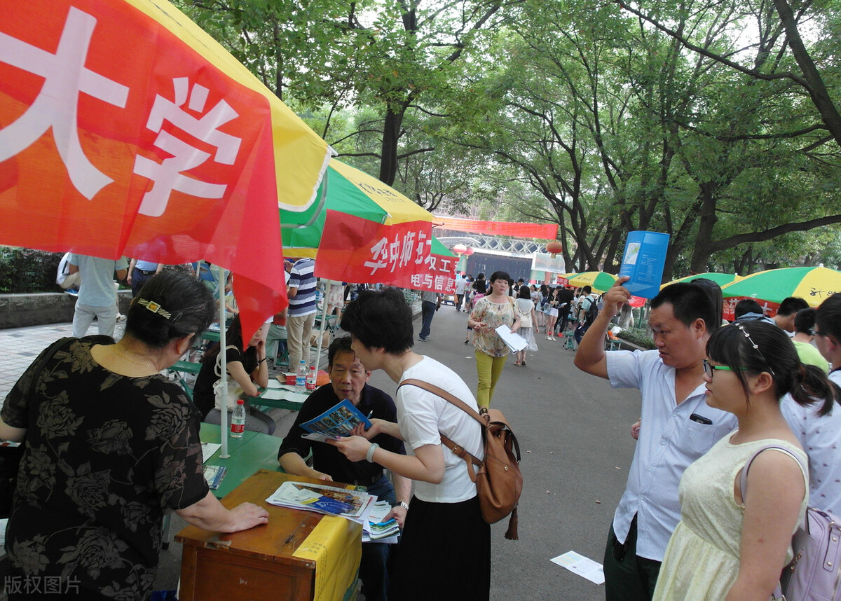 华南师范大学，暨南大学和深圳大学，怎么选？