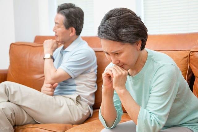 同学群不说话的人,同学群里不退群也不说话