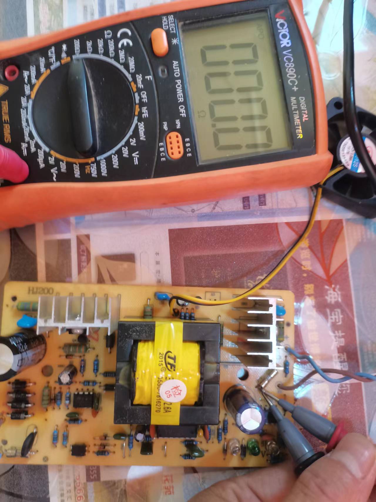 充电器红灯一闪一闪修复电池,电瓶车充电器亮绿灯不充电咋修复