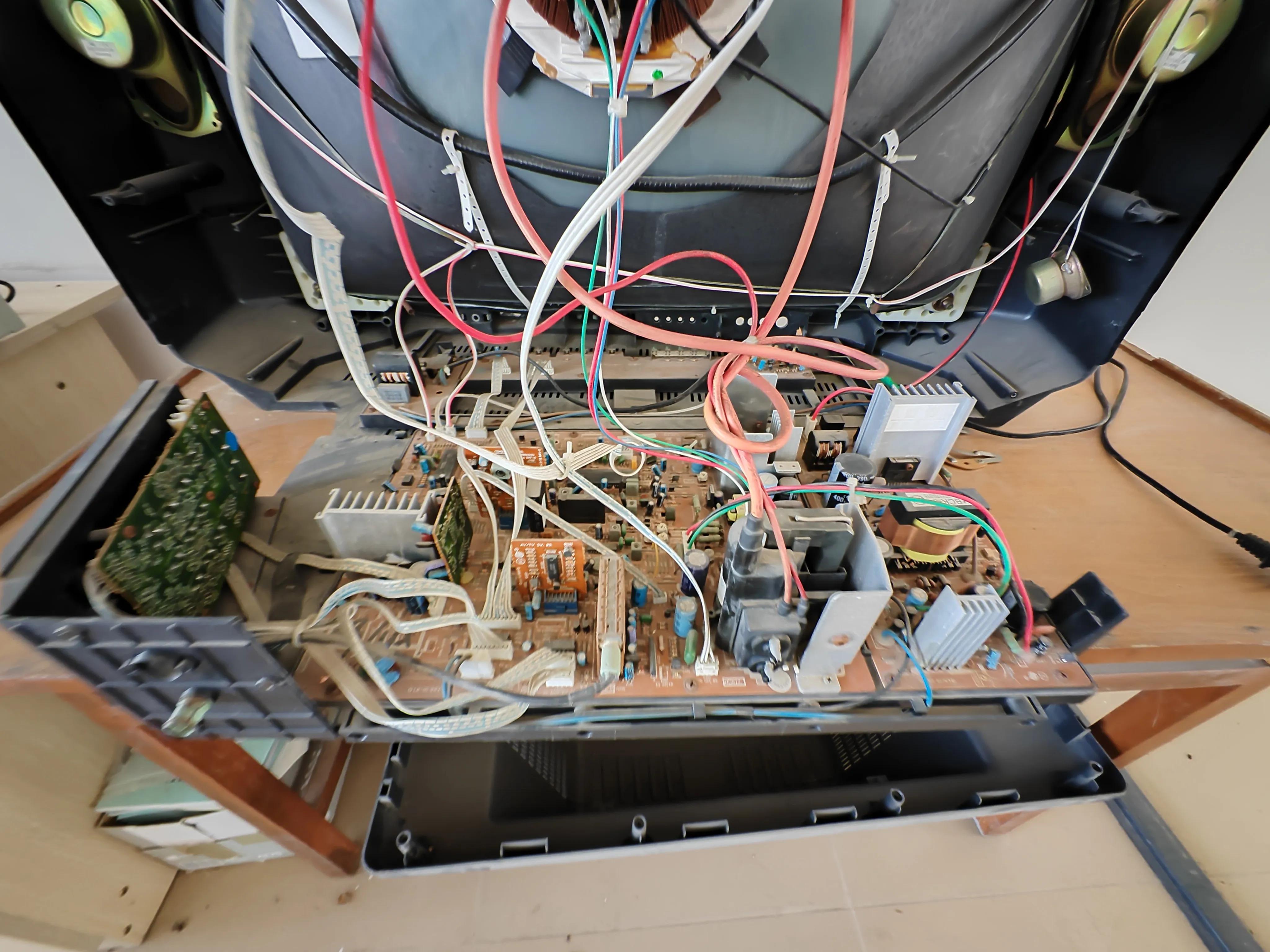 显像管电视机工作原理动画,黑白电视机电源电路原理分析