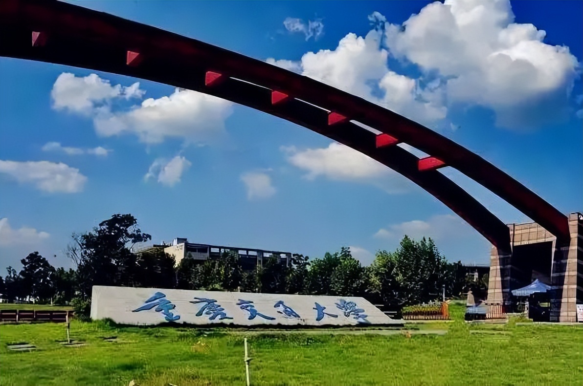 高校怎么样提升足球氛围,重庆交通大学足球校队