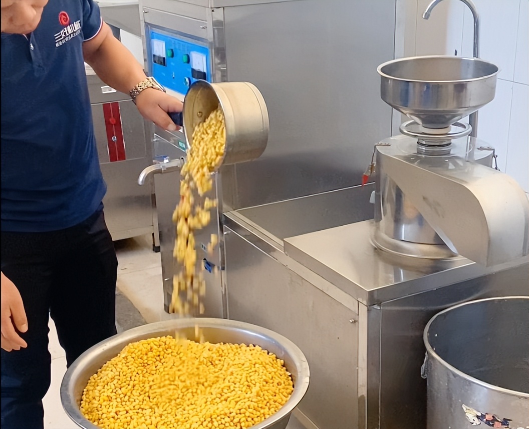 全自动豆腐机做豆腐的全过程,新型豆腐机做豆腐的全部流程