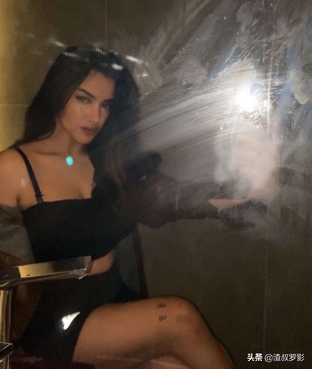 23岁印尼女星*身卖**赚快钱，光着身子在酒店被捕，哭诉都是疫情的祸