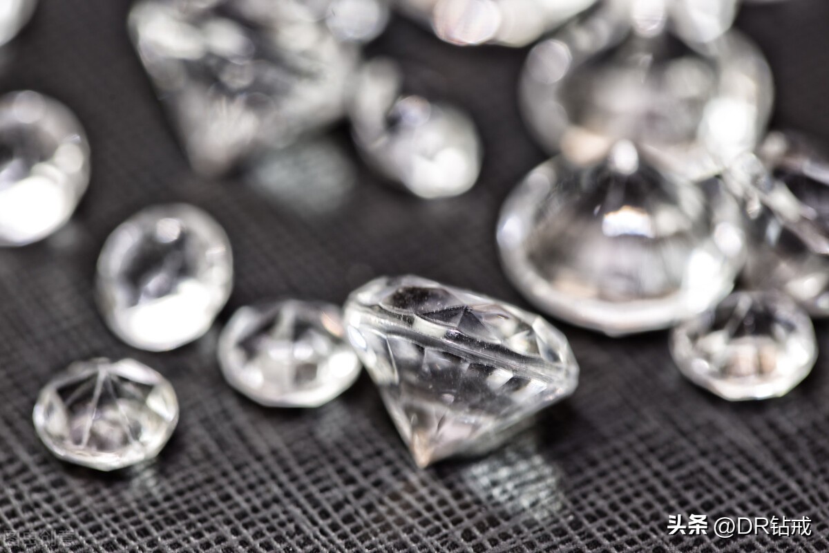 怎样用简单的方法鉴定钻石的真假,钻石鉴定分级怎么看钻石大小