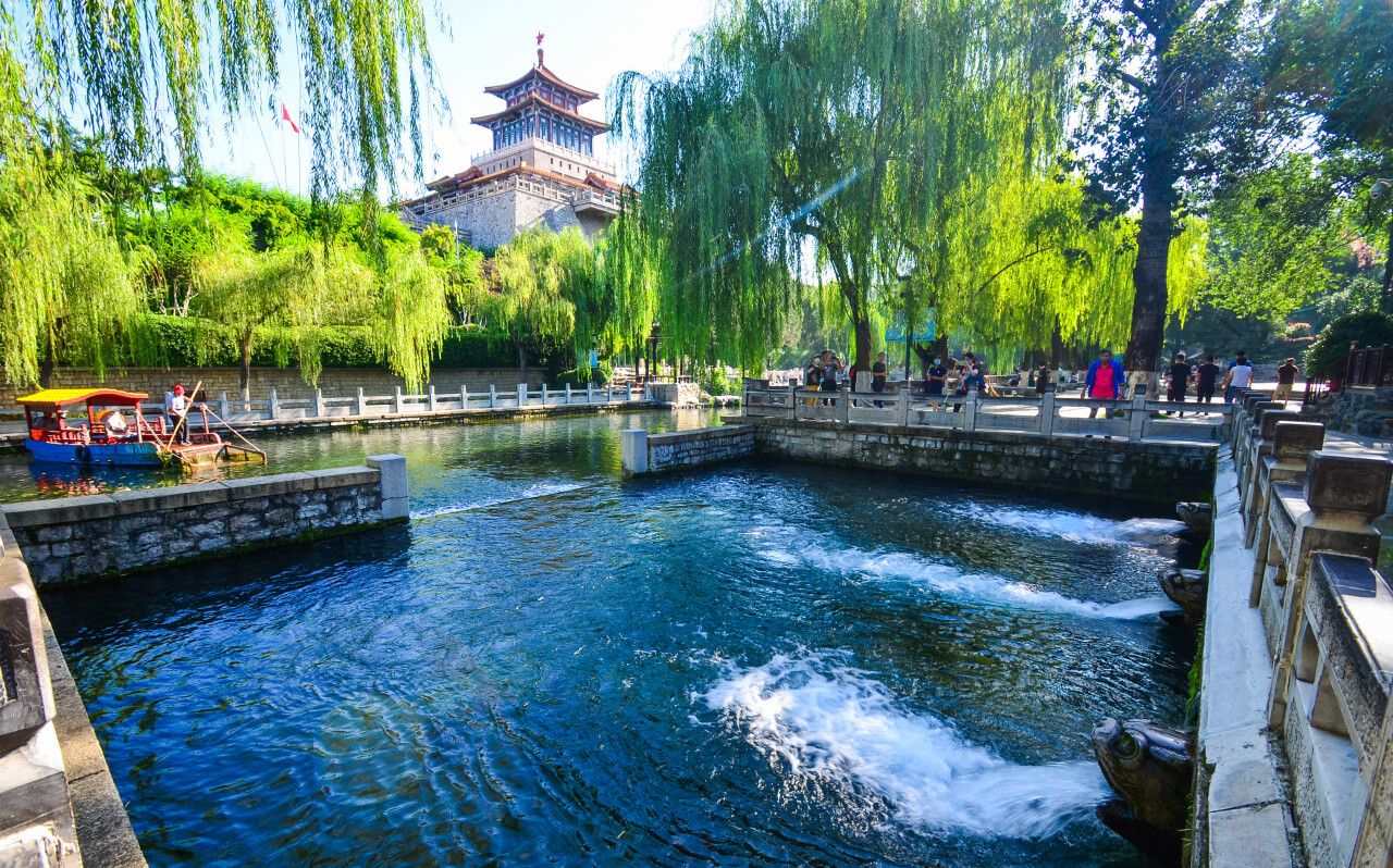 游济南趵突泉大明湖的感慨,趵突腾空润泉城