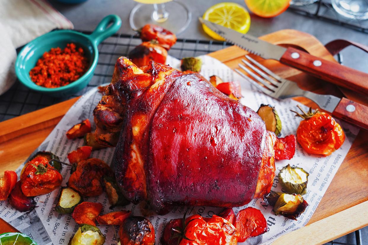 软烂不油腻的烤猪蹄你值得拥有,德国咸脆猪手如何烤才皮脆